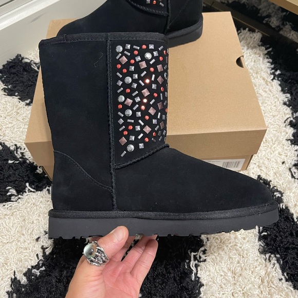 NIB Women Size 6 (Euro Sz 37) UGG W Classic Studded II Winter Ankle Boots Black - Picture 4 of 13